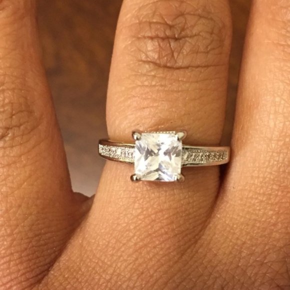 Beautiful 18kgp CZ ring - Picture 3 of 4